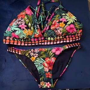 Xhilaration Bikini size Small bottom and XL top